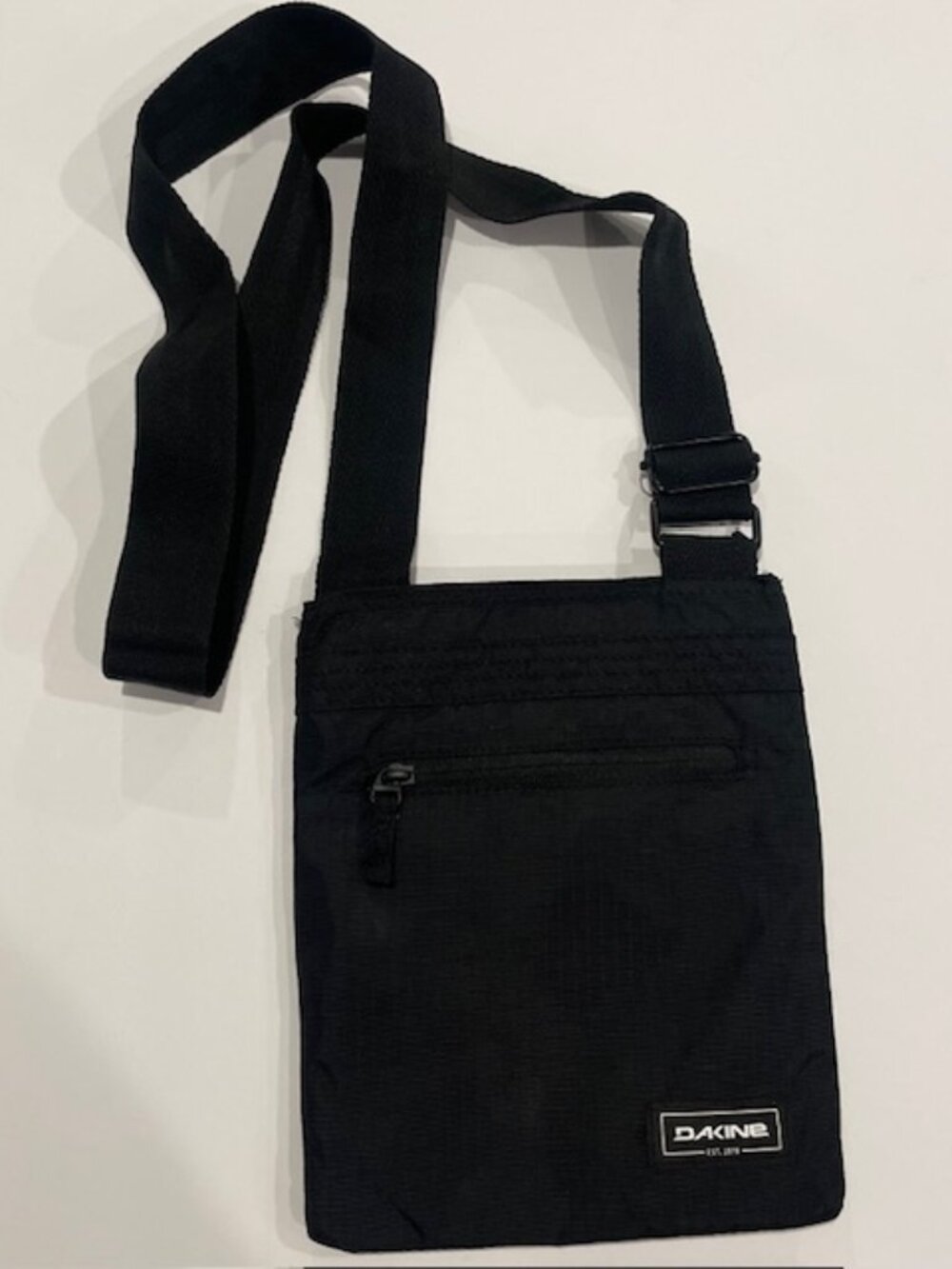 DAKINE Jive Crossbody Shoulder Bag Black Nylon Lightweight Adjustable